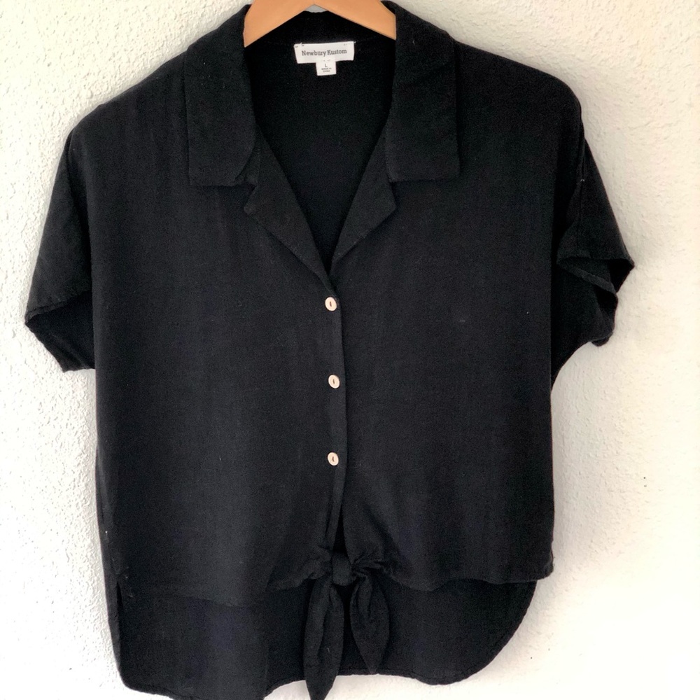 Black crop with wooden buttons